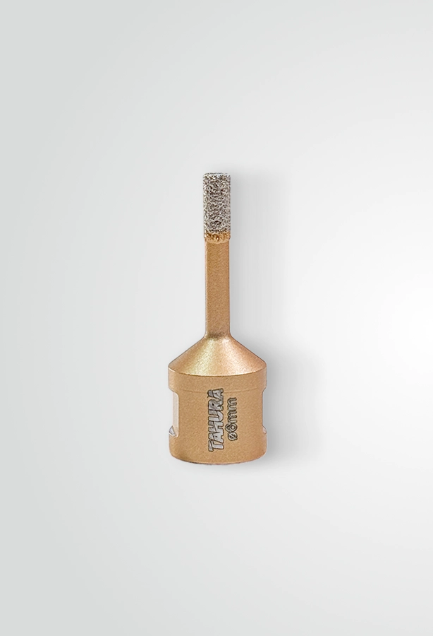 Na zdjęciu widoczna jest otwornica diamentowa do gresu 6 mm Premium, umożliwiająca wyjątkowo trwałe i precyzyjne wiercenie w twardych materiałach takich jak gres.